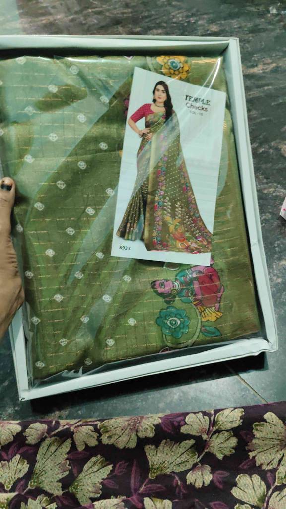 Gorgeous traditional wear looking saree